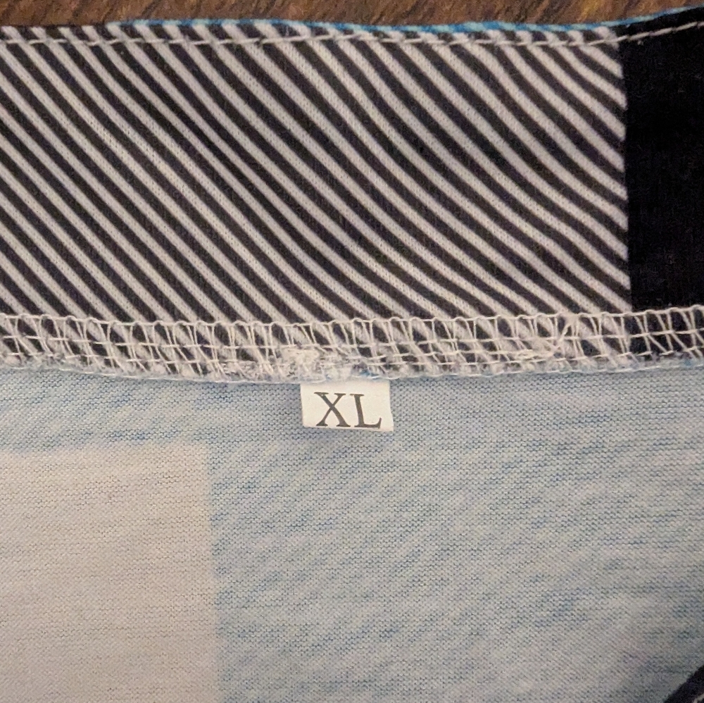 Women's blouse - Picture 3 of 6